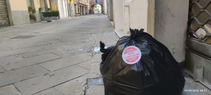 Primo bilancio sull'ordinanza che vieta i sacchi neri per i rifiuti,  la risposta della popolazione è positiva Primo bilancio sull'ordinanza che vieta i sacchi neri per i rifiuti,  la risposta della popolazione è positiva