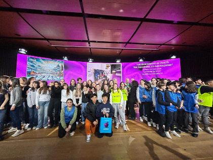 I ragazzi dell'istituto comprensivo Leonardo Da Vinci vincono al concorso “Amici per la pelle” a Milano