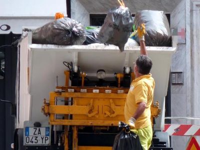 rifiuti operatore ecologico raccolta rifitui