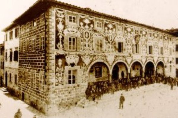Palazzo Comunale con decori ottocenteschi.jpg.2016-11-08-17-18-17