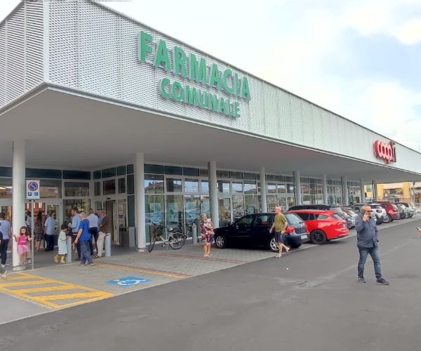 La farmacia comunale trasloca nella nuova sede vicino al nuovo supermercato