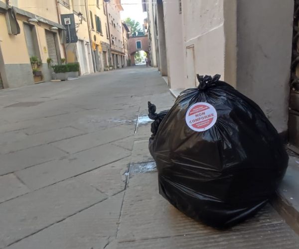 L'amministrazione Mini riduce i rifiuti indifferenziati del 15%. L'ordinanza che vieta i sacchi neri dà i primi risultati