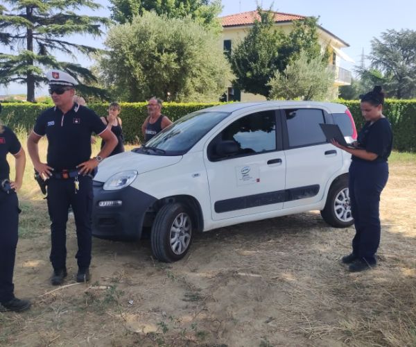 Via dei Tavi, fiamme estinte. Nella notte il sindaco Mini evacua le famiglie più vicine al rogo. Alle 17 di mercoledì 12 agosto revocata l'ordinanza