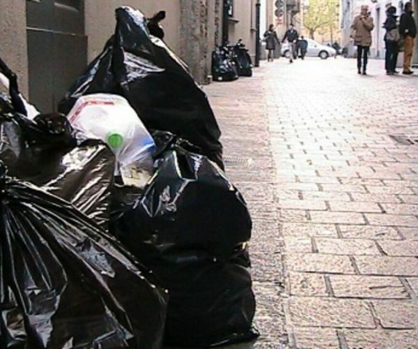 Scatta il divieto dei sacchi neri per la raccolta differenziata