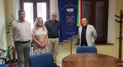 FIRMA PROTOCOLLO D'INTESA CCN FRAZIONI COMUNE Stefano Barghini, il consigliere Daniele Cangini e il segretario Sara Petri